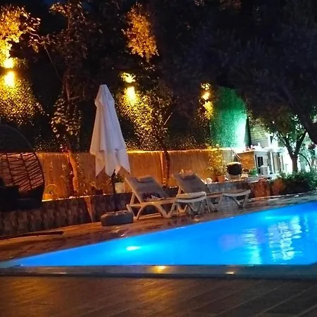 Сasa de vacaciones Luxury Nature House With Pool Cumali