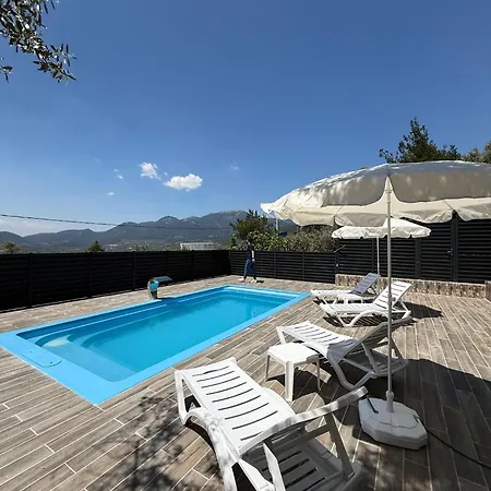 Сasa de vacaciones Luxury Nature House With Pool Cumali